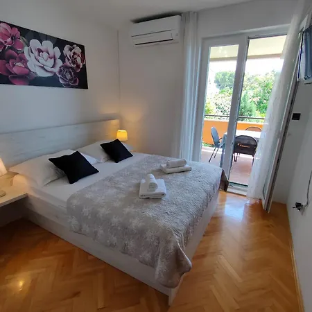 Juras Podstrana